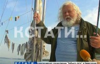 Два пенсионера на самодельном катамаране бороздят российские реки