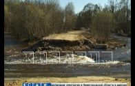 Маленькая речка, превращенная паводком в бушующий поток, смыла дамбу в Починковском районе