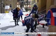На борьбу со снегом в Нижнем Новгороде вышли студенческие отряды