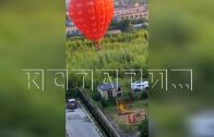 Воздушный шар с туристами приземлился прямо во дворе многоквартирного дома