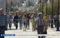 Ленточки, символизирующие Российский триколор, раздают нижегородские волонтеры