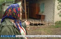 Жители дома, который протаранил большегруз, третью неделю живут в разрушенном доме и ждут помощи