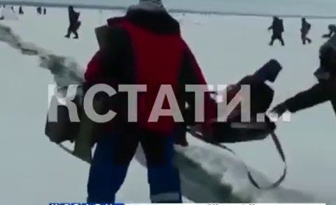 Экстремальное увлечение — расходящиеся льдины не останавливают нижегородских рыбаков