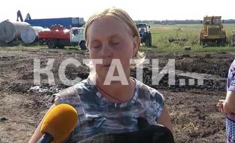 Отвергая обвинения в поджоге фермы, Андрей Климентьев с палкой бросился на журналистов
