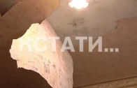 Потолок обрушился на голову жительнице Московского района