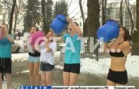Урок здоровья — студентов «инъяза» облили ледяной водой на улице