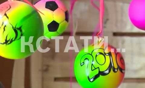 Елочные игрушки к Чемпионату мира по футболу готовят на нижегородской фабрике