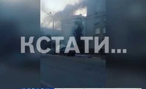 Машину нового главы Сормовского района сожгли прямо у здания администрации