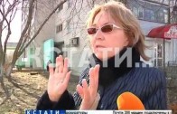 Сокрушительная сила рекламы — в Дзержинске женщину придавило упавшим рекламным щитом