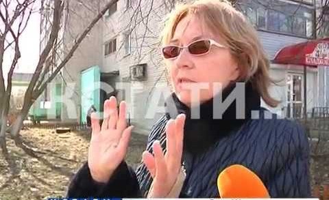 Сокрушительная сила рекламы — в Дзержинске женщину придавило упавшим рекламным щитом