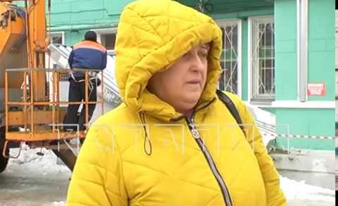 Город несчастий — в Дзержинске вторая женщина тяжело пострадала от упавшего льда