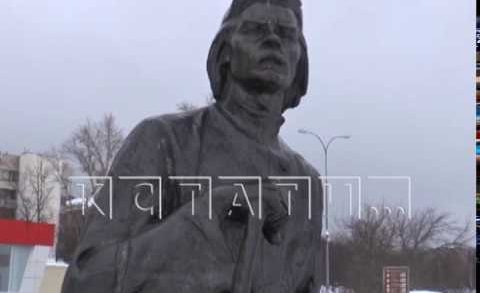 Памятник Горькому на набережной Федоровского обрел хозяина