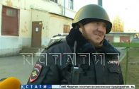 Центр города оцепили сотни полицейских в бронежилетах и с автоматами