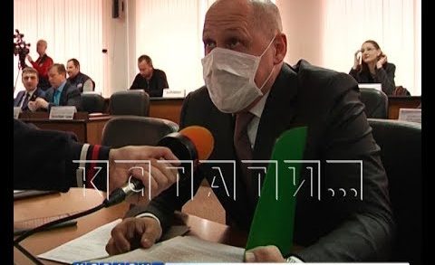 Кремлевская защита — депутат гордумы пришел на заседание в маске