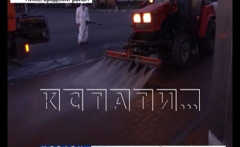 Коммунальщики ночью отмывали городские дороги с помощью дезинфицирующих средств