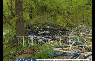 Масляная река с мусорными берегами потекла в микрорайоне Бурнаковский