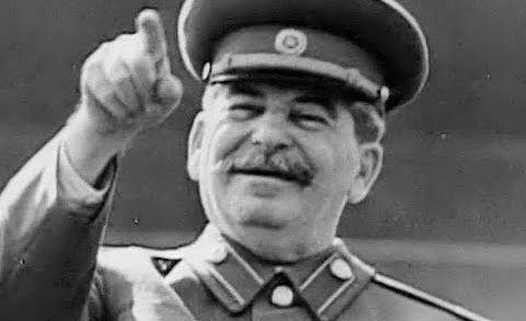 Администрация Бора борется с частным поклонением Сталину во дворе местного жителя