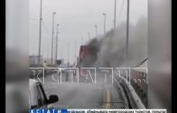 Прямо посередине Борского моста вспыхнул туристический автобус