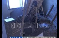 Рухнувшие перекрытия крыши жилого дома разрушили квартиру