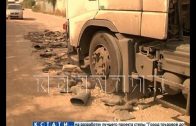 В Кстове ямы на дороге отремонтировали резиновыми сапогами