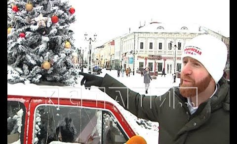 Вандалы рушат новогодние инсталляции на главной улице города