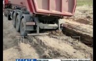 Асфальт в вязкое болото, в котором тонут грузовики, превратили нарушители ПДД в Кстовском районе