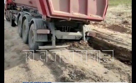 Асфальт в вязкое болото, в котором тонут грузовики, превратили нарушители ПДД в Кстовском районе