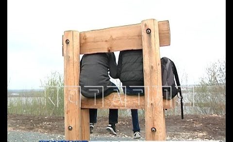 Разгадка предназначения гигантских скамеек на набережной — они сделаны не для того чтобы сидеть