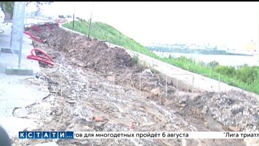 Разрытая подрядчиками набережная Федоровского селевым потоком сошла на Ильинскую