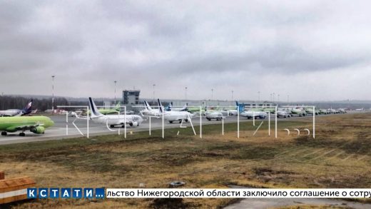 Очередь из самолетов и давка в аэропорту — самолеты со всей России сажали в Нижнем Новгороде