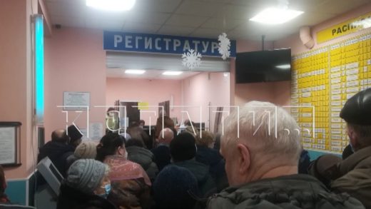 Очереди вернулись в нижегородские поликлиники — приёма у двери специалиста можно ожидать весь день