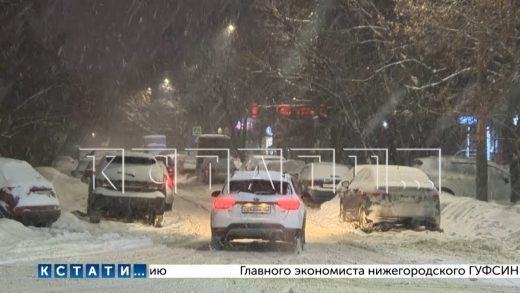 Сегодня ночью Юрий Шалабаев объезжал город, проверяя качество уборки снега
