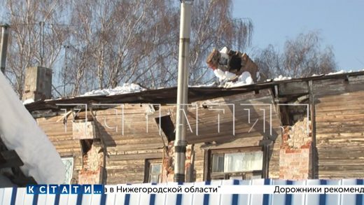 Несущая стена из-за обрушения крыши повреждена в жилом доме в Богородске