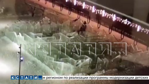 Вандалы разгромили ледяной лабиринт всероссийской Новогодней столицы