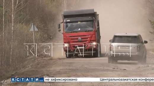 Большегрузы, строящие новую трассу М12, уничтожили сельские дороги в Сосновском районе