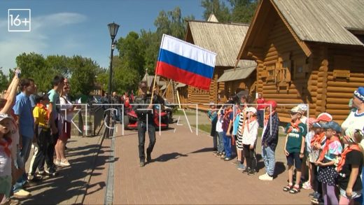 Байкеры в рамках предпраздничной эстафеты сегодня доставили флаг России в Городец