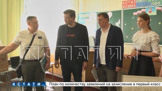Фуры с гуманитарным грузом отправились в школы Харцызска на Донбассе