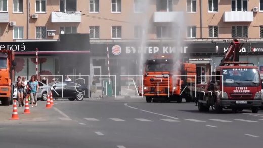 На борьбу с жарой в Нижнем Новгороде вышли поливомоечные машины
