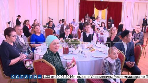 33 самые многодетные семьи Нижегородской области поздравляли сегодня на Нижегородской Ярмарке