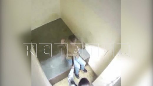 Избиение и издевательства над задержанным в отделе полиции Выксы были зафиксированы видеокамерой