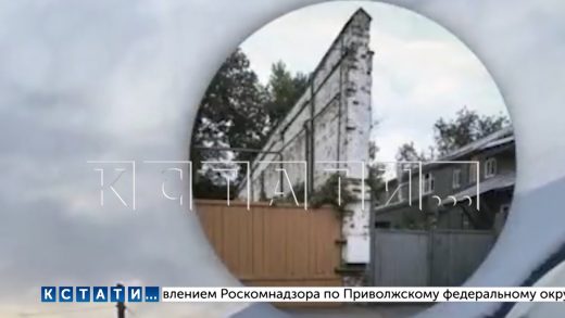 Суд постановил разделить скандаливших соседей кирпичной стеной высотой с трехэтажный дом