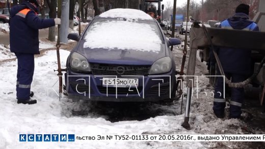Нижегородские дороги от снега расчищают с помощью эвакуаторов