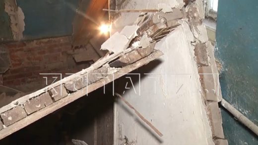 Стена и потолок обрушились в жилом доме в Московском районе
