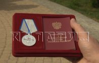 Медаль за отвагу вручил нижегородскому добровольцу военный комиссар области