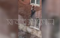 Пункт наркоторговли в квартире многоэтажки — наркоманы лезут по стенам, жители жалуются в полицию