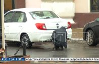 Водители на дорогих автомобилях прячут номера, чтобы сэкономить 60 рублей на парковке
