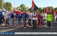 100-метровый флаг России пронесли по главной улице города в День России