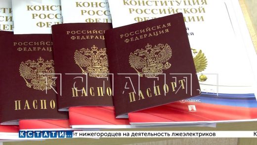 Паспорта юным нижегородцам сегодня вручал мэр города Юрий Шалабаев