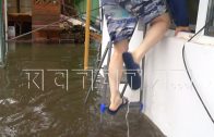 3 сутки из-за потопа после ливня пожилые жители улицы Бригданой не могут выйти из домов