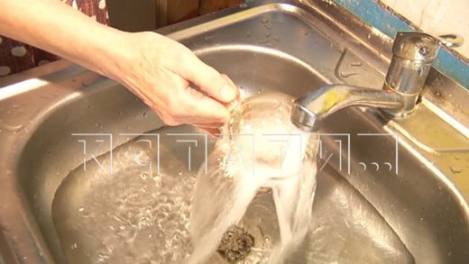 Вонючая вода третий год подряд возвращается с приходом жары в краны жителей Автозаводского района